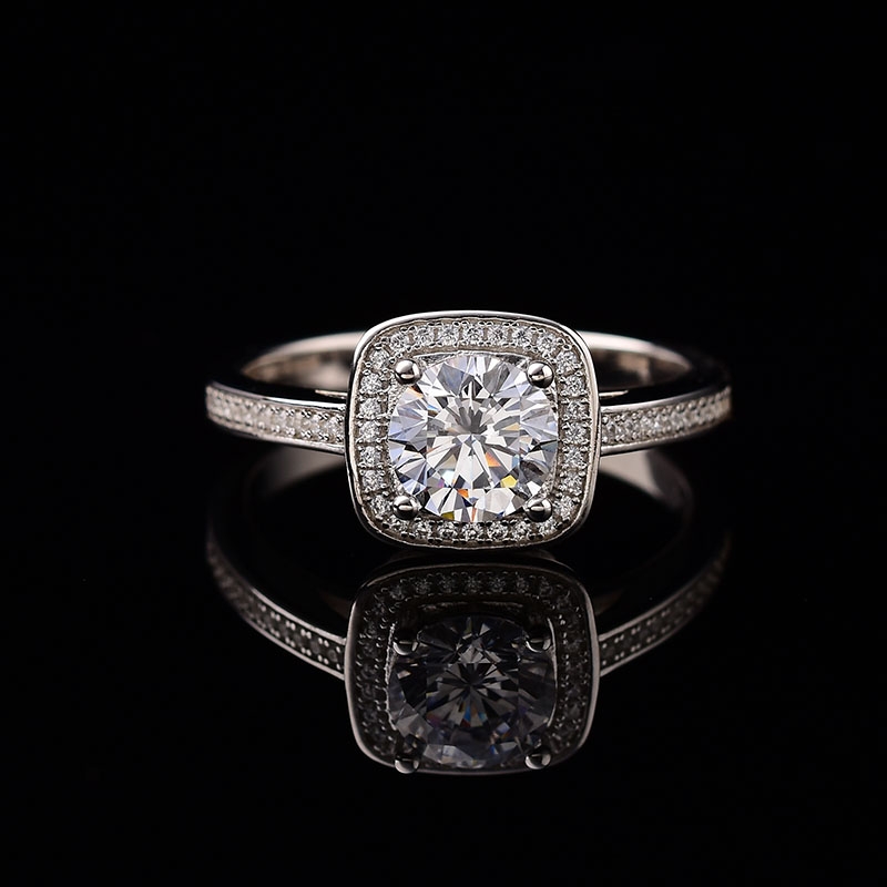 Round Cut Cushion Halo Pavé Engagement Ring