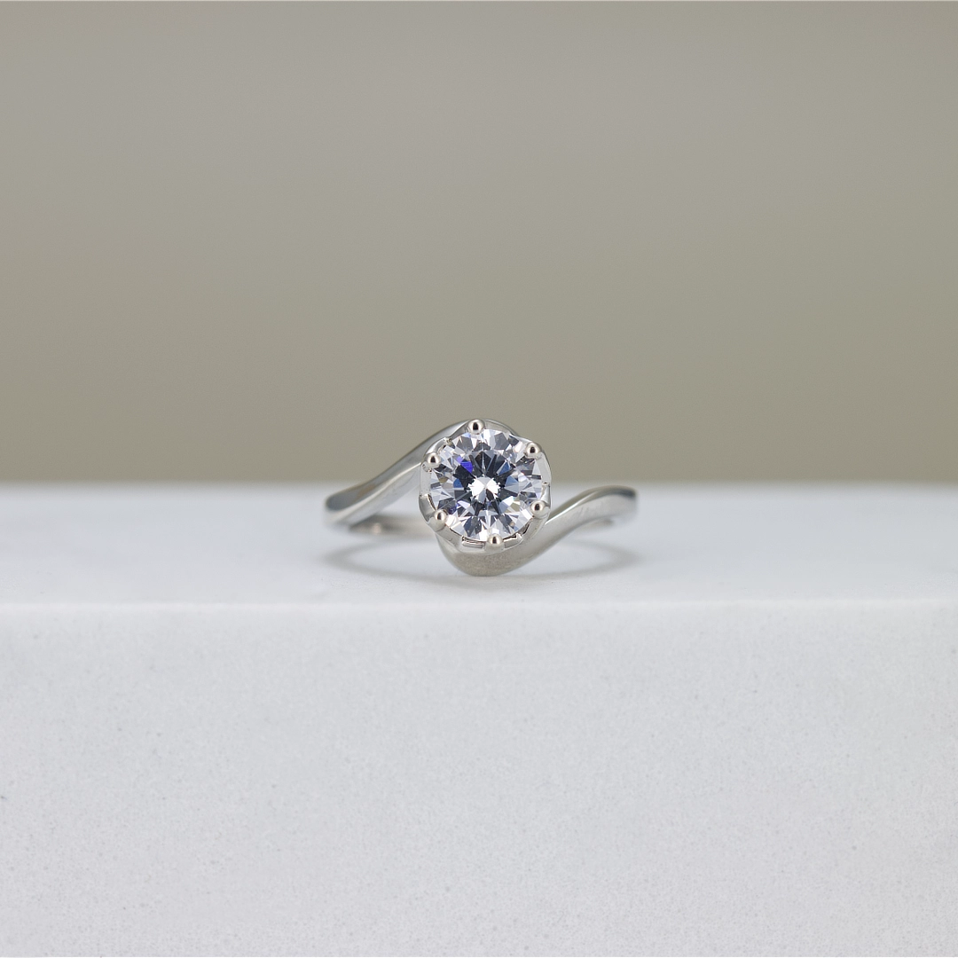 Twist-Set Round Cut Engagement Ring